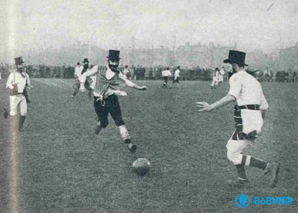 Để đảm bảo trò chơi công bằng và fair-play thì luật việt vị được thiết lập vào cuối thế kỷ 18