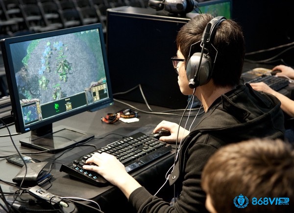 Tập phản xạ 15–20 phút mỗi ngày giúp tăng tốc độ phản ứng khi chơi game hành động