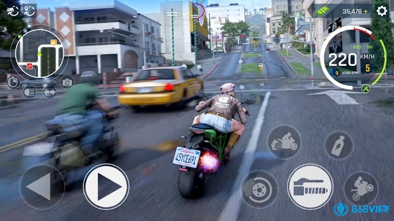 Real Moto mô phỏng đua chân thực, vượt trội hơn game arcade