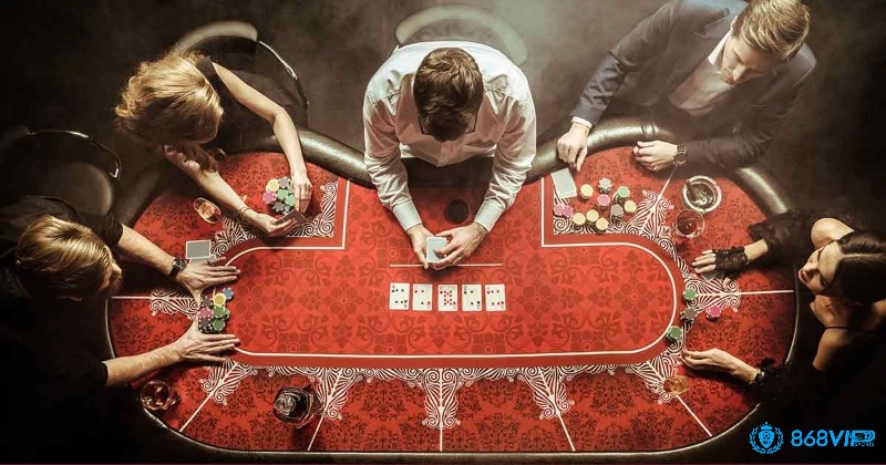 Omaha là biến thể poker đòi hỏi kỹ năng tính toán cao với lôi chơi phức tạp