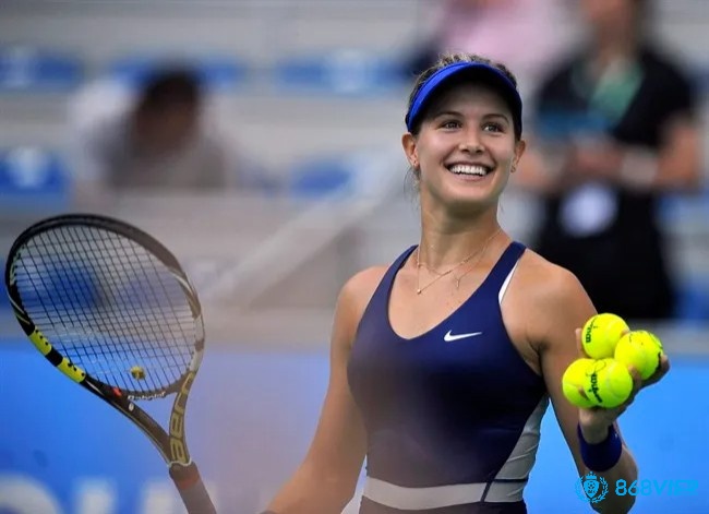 Nhan sắc trong trẻo cùng lối sống năng động khiến Bouchard luôn nổi bật trên và ngoài sân