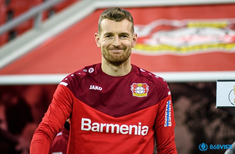 Lukas Hradecky - Sự ổn định và chỉ huy hàng thủ giúp Hradecky góp công lớn vào chức vô địch bất bại