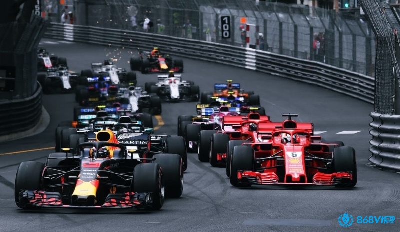 Các tay đua F1 vượt qua mọi biến số và chiến thuật để chinh phục đường đua, mang đến tốc độ lẫn trí tuệ hấp dẫn
