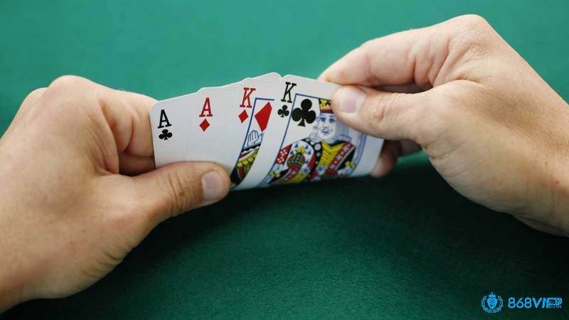 Pot-Limit Omaha (PLO) cân bằng giữa rủi ro và chiến thuật, là biến thể được yêu thích nhất trong cược Omaha Poker