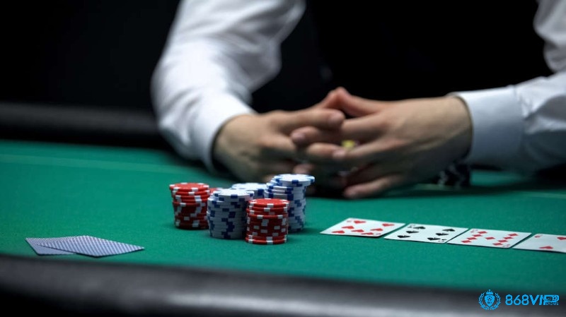 Nghệ thuật kiểm soát bàn cược Texas Hold’em nằm ở việc tố và bluff hợp lý.