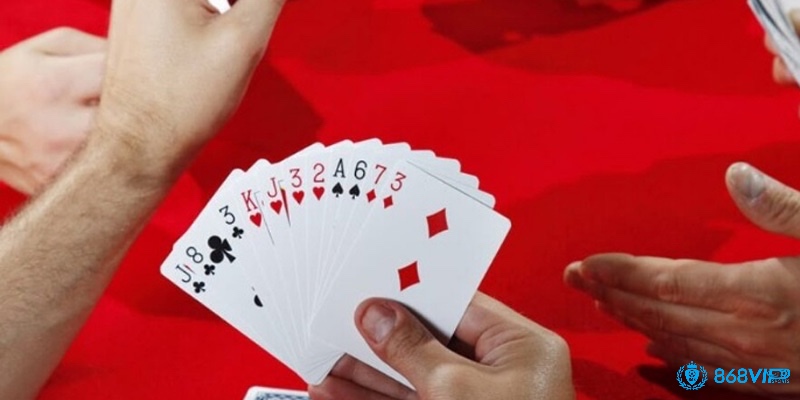 Bài lẻ, đôi và sám cô là nền tảng giúp người chơi dễ dàng làm chủ nhịp độ ván đấu.