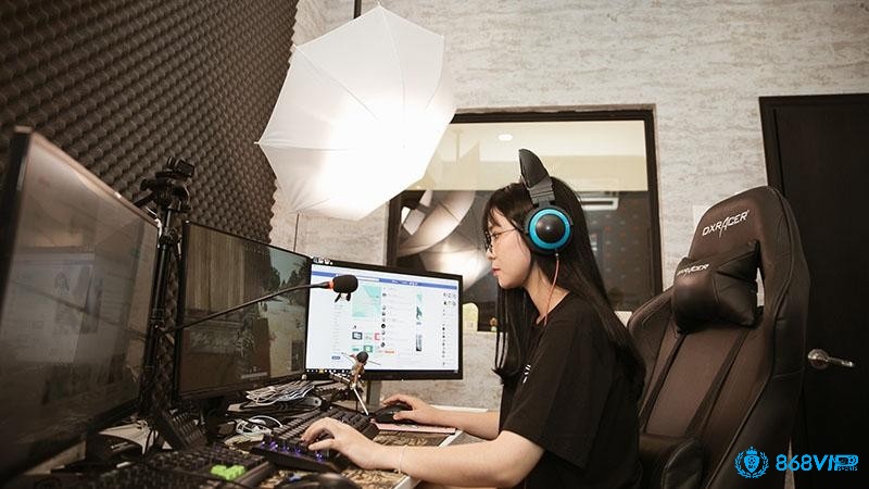 Streamer Việt lan tỏa cảm hứng chinh phục game Sekiro: Shadows Die Twice qua các buổi livestream và hướng dẫn.