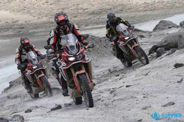 Giấc mơ thấy xe máy lên dốc thể hiện cho những nỗ lực mà bạn đang vượt qua